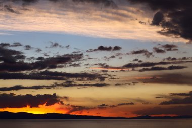 Titicaca gölü, Bolivya üzerinde akşam gökyüzü