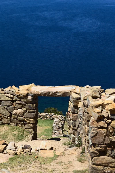 Pozůstatky Chinkana na Isla del Sol na jezeře Titicaca, Bolívie — Stock fotografie