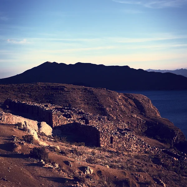 Ruinas de Chinkana en Isla del Sol en el Lago Titicaca, Bolivia — Foto de Stock