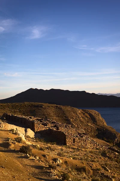 Pozůstatky Chinkana na Isla del Sol v jezeře Titicaca, Bolívie — Stock fotografie