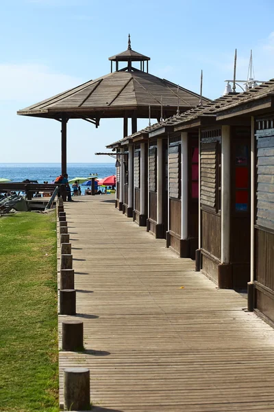 Legno Sidewalk sulla spiaggia di Cavancha a Iquique, Cile — Foto Stock