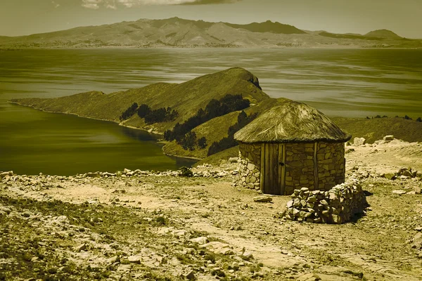 Hut på Isla del Sol i Titicacasjön, Bolivia — Stockfoto