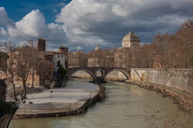 Roma köprüsü Pons Fabricius