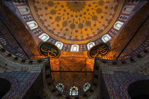 Interior e obras de arte da Mesquita Azul Fotos De Bancos De Imagens Sem Royalties