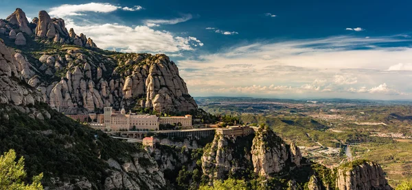 Kloster Montserrat in den Bergen — Stockfoto