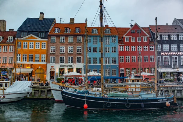 Edifícios coloridos de Nyhavn em Copenhague — Fotografia de Stock