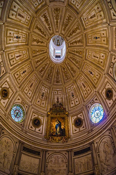 Techo interior de la Catedral de Sevilla Andalucía — Foto de Stock