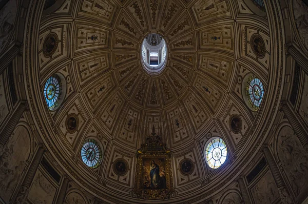 Techo interior de la Catedral de Sevilla Andalucía — Foto de Stock