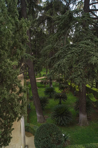 Огромные сады Королевского Алькасара — стоковое фото
