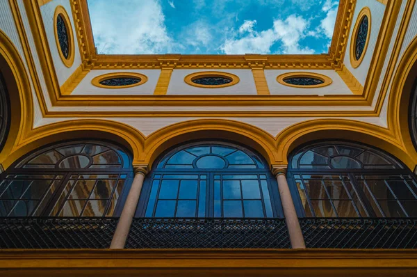 Los vastos jardines del Alcázar Real — Foto de Stock