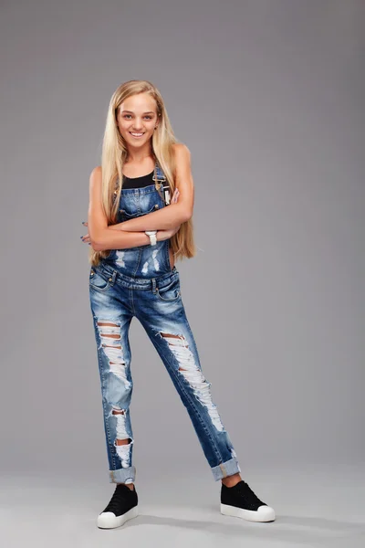 Stilvolles Teenager-Outfit — Stockfoto