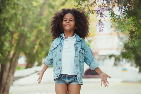 Outdoor Picture Inspired Little Girl — Stock Photo, Image