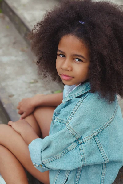 Retrato Rua Menina Encantadora Jaqueta Ganga — Fotografia de Stock