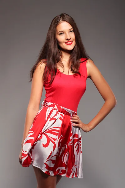 Mujer encantadora en vestido rojo —  Fotos de Stock