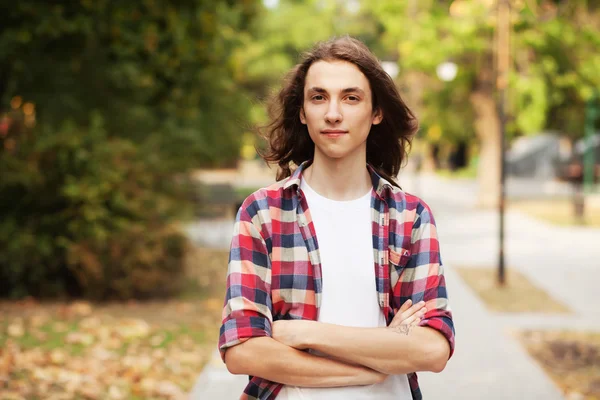 Young casual man standing in alley — Stock Photo, Image