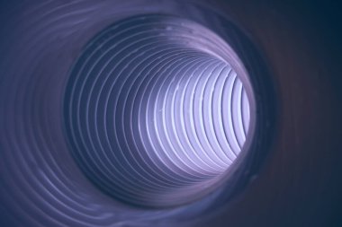 Soyut gri tünel. Arka plan deseninde renk ışığı var..