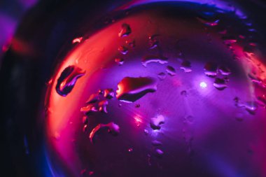 Soyutlama çok renkli su damlası. Tasarım için arkaplan deseni. 