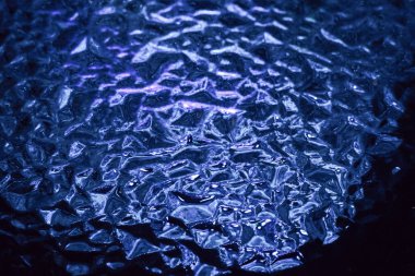 Renk ışığı olan güzel soyut kristal, tasarım için arkaplan deseni.