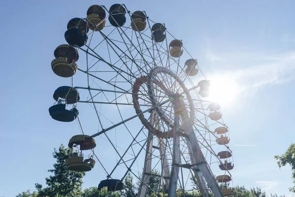 Schönes Retro Buntes Riesenrad Des Vergnügungsparks Blauen Himmel Hintergrund — Stockfoto