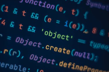 Ekran konsepti tasarımı. Bulut bilgi akışı. Soyut teknoloji geçmişi. Java Yazılım Mühendisi kavramı. Monitörde şifreli veri var. Python ikili kodu. Mobil uygulama tasarımı kavramı.