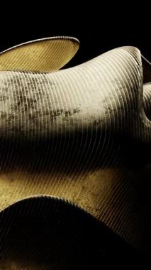 Mavi ve bej tonlarda dalgaların aktığı dinamik soyut arkaplan desenler akışkan