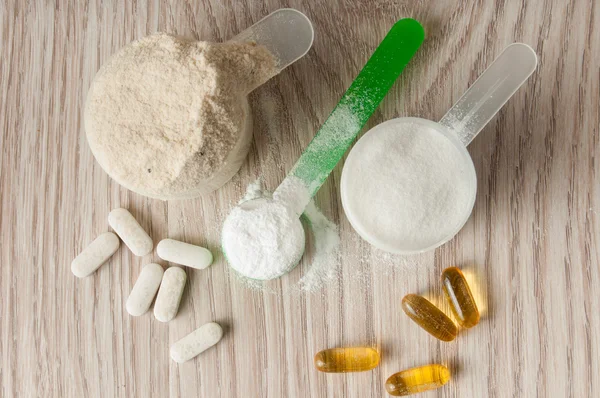 Kugel Protein, Bcaa und Kreatin, Omega-3 in Tabletten Stockfoto