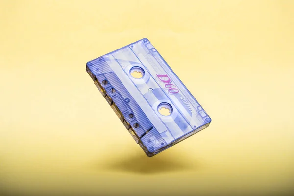 Casete Audio Vintage Cayendo Sobre Fondo Amarillo —  Fotos de Stock