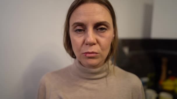 Portrait of woman having pain because of alcoholic man. Traumatised abused terrified helpless, vulnerable, beaten wife suffering injury from alcoholic violent brutal husband. Stop domestic violence — Stock Video