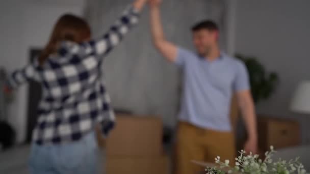 Happy couple is happy to move to a new apartment. Real estate purchase, mortgage. Newlyweds are happy in a new home among cardboard boxes — Stock Video