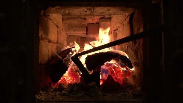 Wooden fire beams burning in Russian furnace — Stock Video
