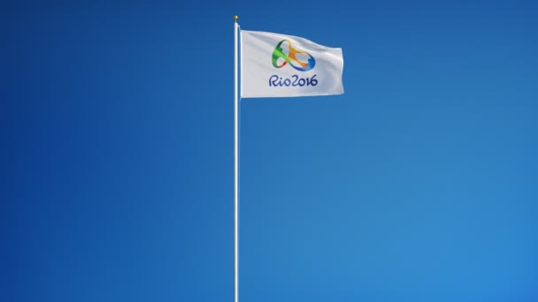Rio 2016 Bandeira olímpica em câmera lenta perfeitamente enrolada com alfa — Vídeo de Stock