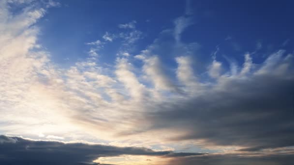 Hermosas nubes de la tarde time-lapse — Vídeos de Stock