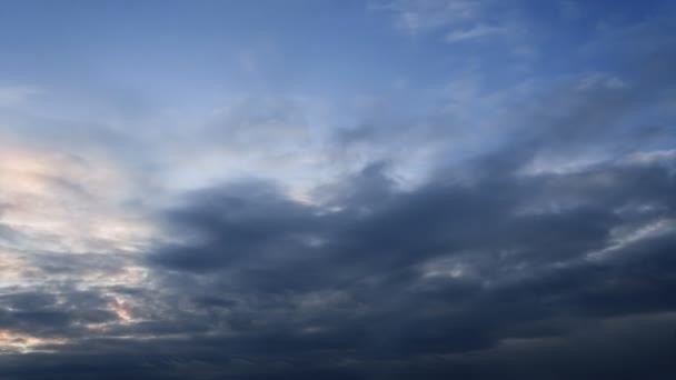 Hermosas nubes de la tarde time-lapse — Vídeos de Stock