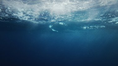 Güzel sualtı deniz sahne görünümü penceresi Lombar doğal ışık ışınları ile gelen