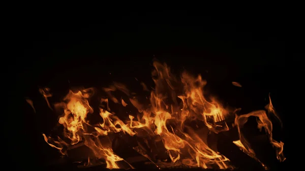 Fuego de tiro pequeño real con partículas sobre fondo negro —  Fotos de Stock