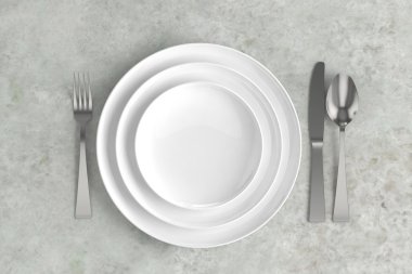 üç iki boş tabak, kaşık, çatal ve bıçak