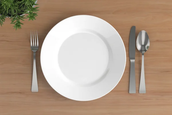 Пустая тарелка, ложка, вилка и нож — стоковое фото