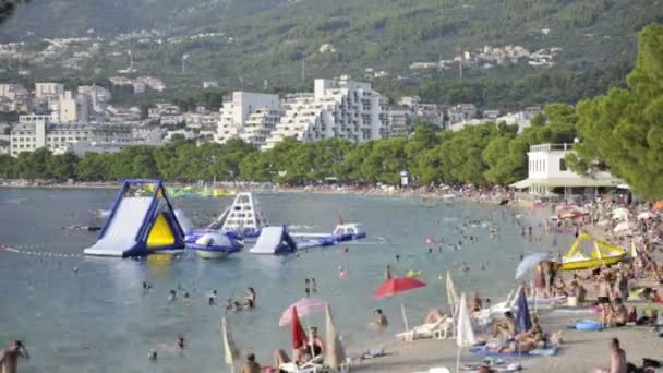 Spiaggia principale di makarska, estate 2015 . — Video Stock