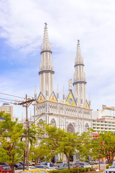 Gevel van de kerk van El Carmen op Via Espania, El Cangrejo, Panama — Stockfoto