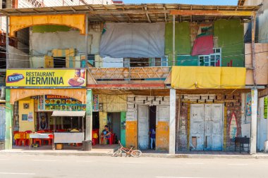 Salinas, Ekvator evleri