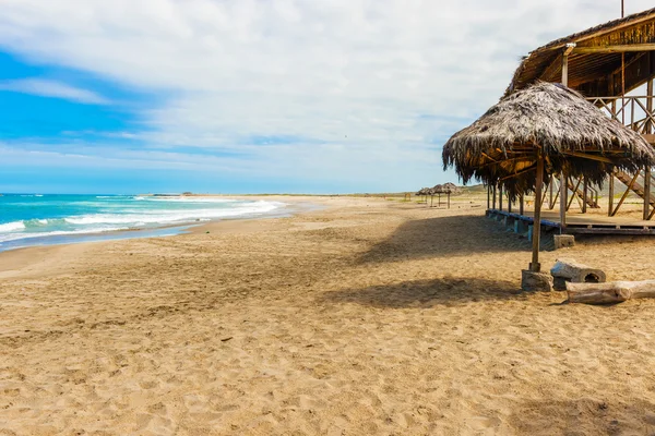 在萨利纳斯，厄瓜多尔的 la loberia 海滩视图 — 图库照片
