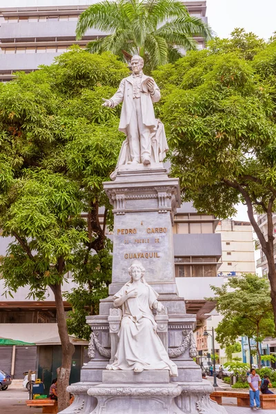 Vista para o monumento de Pedro Carbo na cidade de Guayaquil — Fotografia de Stock