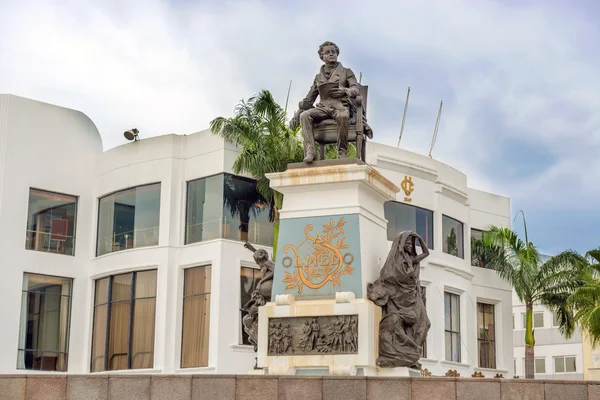 Памятник Ольмедо на Malecon 2000 Гуаякиль, Эквадор — стоковое фото
