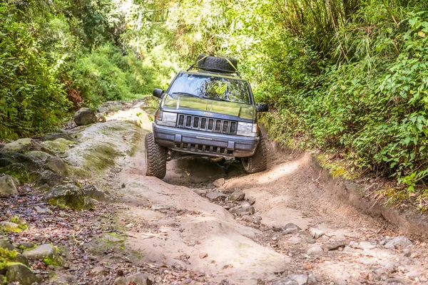 Car on the trail to volcano Baru in Panama — Stock Photo, Image