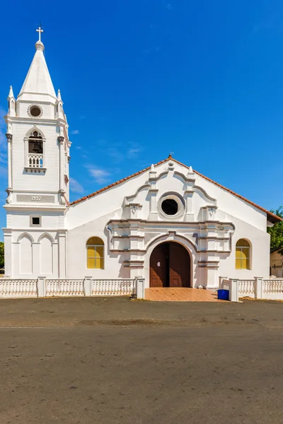 Una iglesia en la plaza principal de Pese en Panamá — Foto de Stock