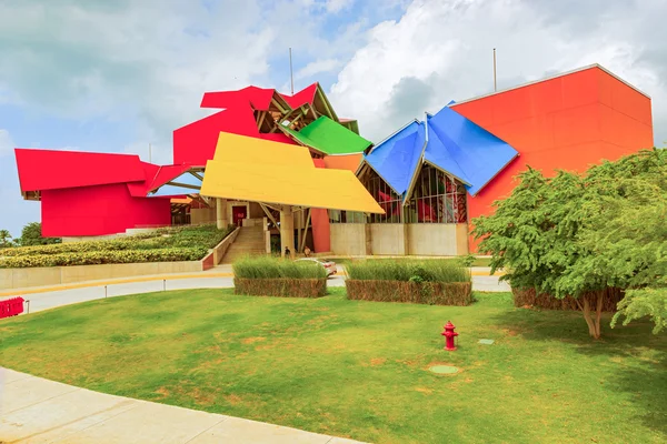 Blick auf das Gebäude des Biomuseo in panama city, panama — Stockfoto