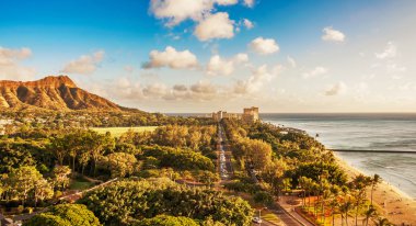 Diamond Head ve Kraliçe'nin surf Beach Honolulu, Hawaii