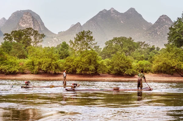 Karstberge entlang des Flusses Li in der Nähe von Yangshuo, Provinz Guangxi — Stockfoto