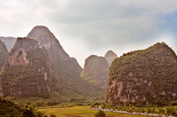 Blick auf die Karstberge bei Guilin in China. — Stockfoto