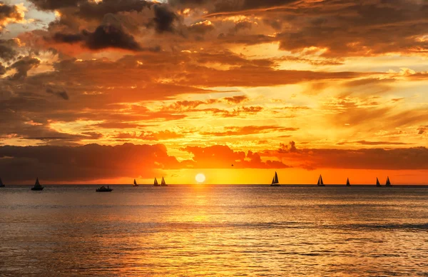 Coucher de soleil sur l'île d'Oahu à Hawaï — Photo